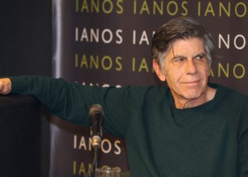 Γιάννης-Μπέζος:-«Έχω-μια-σχέση-“τόσο-–-όσο”-με-το-σούπερ-μάρκετ,-παίρνω-μόνο-τα-απολύτως-απαραίτητα»