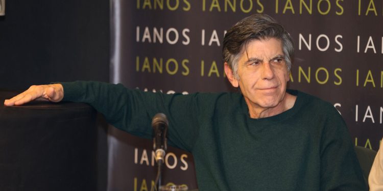 Γιάννης-Μπέζος:-«Έχω-μια-σχέση-“τόσο-–-όσο”-με-το-σούπερ-μάρκετ,-παίρνω-μόνο-τα-απολύτως-απαραίτητα»