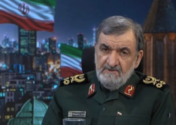 Ιράν:-Θα-βυθίσουμε-τα-πολεμικά-πλοία-των-ΗΠΑ,-απειλεί-σύμβουλος-του-Χαμενεΐ