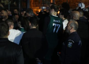 Παναθηναϊκός:-Αποθέωση-για-τις-«πράσινες»-έξω-από-το-γήπεδο