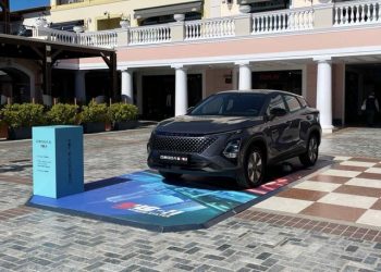 Το-πλήρως-υβριδικό-omoda-5-shs-h-στο-designer-outlet-athens