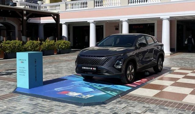 Το-πλήρως-υβριδικό-omoda-5-shs-h-στο-designer-outlet-athens
