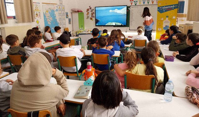 ΔΕΗ:-1.700-μαθητές-σε-6-νησιά-συμμετείχαν-στο-εκπαιδευτικό-πρόγραμμα-«Το-Πλαστικό-μου-κι-Εγώ»