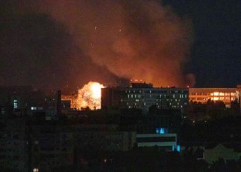 Δύο-νεκροί-στο-Κίεβο,-ανάμεσά-τους-12χρονο-αγόρι,-από-ρωσική-επιδρομή