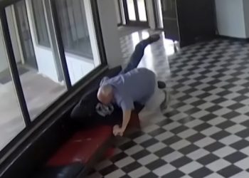 Δραματικές-στιγμές-σε-λύκειο-στην-Οκλαχόμα:-Διευθυντής-αφοπλίζει-εισβολέα-που-άνοιξε-πυρ-σε-σχολείο