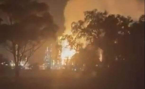 Αυστραλία:-Μεγάλη-πυρκαγιά-σε-διυλιστήριο-της-viva-energy-στη-Τζιλόνγκ