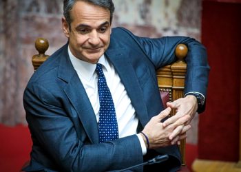 Βουλή:-Ανάμεσα-σε-συμπληγάδες-η-κυβέρνηση-–-Σε-βαρύ-κλίμα-η-συζήτηση-για-το-Κράτος-Δικαίου