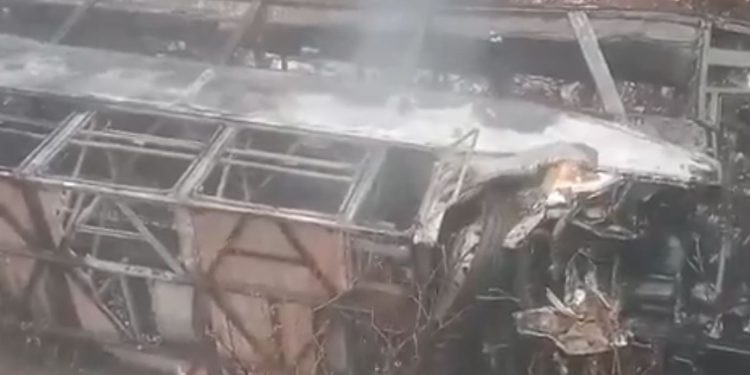 Τραγωδία-στον-Ισημερινό:-Τουλάχιστον-11-νεκροί-και-20-τραυματίες-από-πτώση-λεωφορείου-σε-χαράδρα