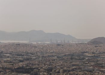 Καιρός:-Επιμένει-η-αφρικανική-σκόνη-έως-την-Παρασκευή-–-Πότε-καθαρίζει-η-ατμόσφαιρα