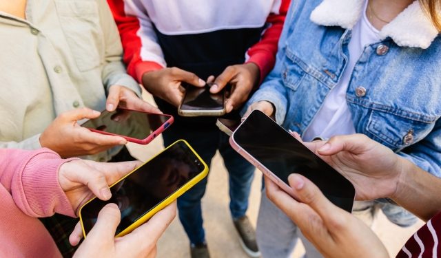 Απαγόρευση-των-social-media-για-παιδιά-κάτω-των-15-ετών-και-στην-Κύπρο,-πώς-θα-επαληθεύεται-η-ηλικία