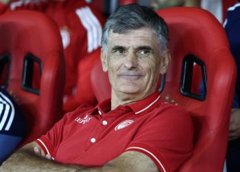 Ολυμπιακός:-Σχήμα-με-έναν-φορ-και-αλλαγές-στα-εξτρέμ-για-τη-Λεωφόρο