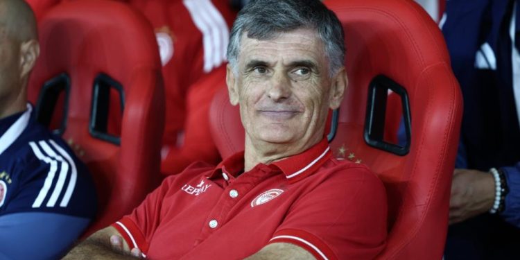 Ολυμπιακός:-Σχήμα-με-έναν-φορ-και-αλλαγές-στα-εξτρέμ-για-τη-Λεωφόρο