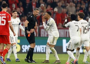 «Βράζουν»-στη-Ρεάλ-με-τη-διαιτησία:-Την…-έπεσαν-στον-Βίντσιτς-με-τη-λήξη-του-ματς-με-την-Μπάγερν-(vid)