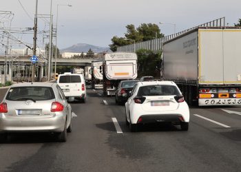 Κίνηση-τώρα:-Σημειωτόν-τα-οχήματα-σε-Κηφισό-και-Λεωφόρο-Αθηνών-–-«Κόκκινο»-το-κέντρο-της-Αθήνας