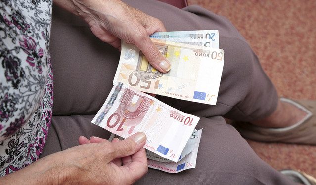 Συντάξεις:-Χαμηλές-αποδοχές-για-την-πλειονότητα-με-μεγάλες-αποκλίσεις-μεταξύ-ιδιωτικού-και-δημοσίου