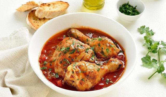 Κοκκινιστό-κοτόπουλο-κατσαρόλας