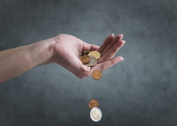 Η-κοινωνία-ήδη-πληρώνει-το-μάρμαρο