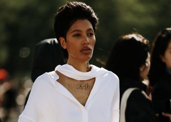 Υπάρχει-ένα-αντηλιακό-που-φοριέται-από-το-πρωί,-μέχρι-το-βράδυ