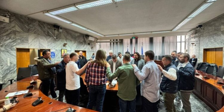 Δήμος-Λαρισαίων:-Ορκίστηκαν-13-μόνιμοι-υπάλληλοι-–-Θ.-Μαμάκος:-«Βούληση-για-ενίσχυση-με-μόνιμο-προσωπικό»