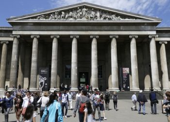 Βρετανία:-Πρόταση-επιβολής-εισιτηρίου-στους-τουρίστες-για-επίσκεψη-σε-μουσεία-–-«Γιατί-να-πληρώσουμε-για-να-δούμε-την-κληρονομιά-μας;»