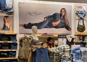 Το-«Φαινόμενο-Σουίνι»:-Πώς-η-πρωταγωνίστρια-του-euphoria-δίνει-νέα-πνοή-στη-μετοχή-της-american-eagle