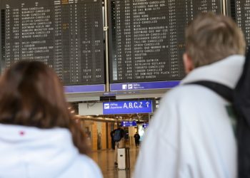 Καθυστερήσεις-σε-ευρωπαϊκά-αεροδρόμια-λόγω-του-νέου-συστήματος-εισόδου-–-εξόδου-επιβατών-εκτός-ΕΕ