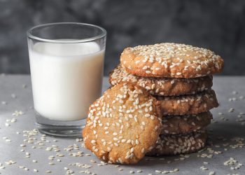 Εύκολα-μπισκότα-με-ταχίνι