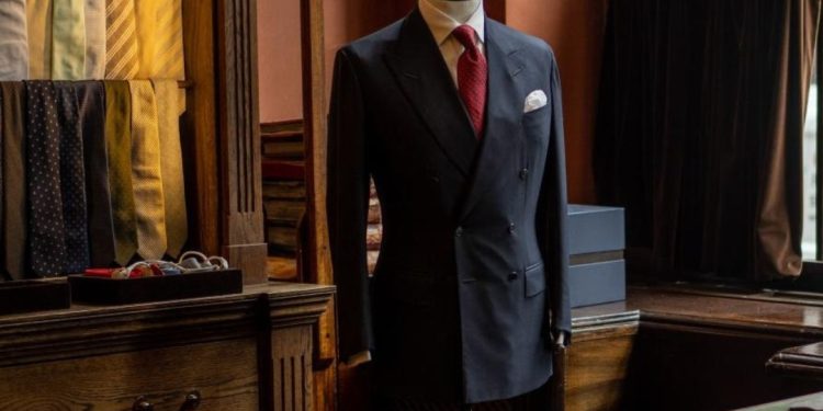 Γιατί-ένα-χειροποίητο-κοστούμι-των-8000-ευρώ-μπορεί-να-είναι-φθηνότερο-από-ένα-των-2.500