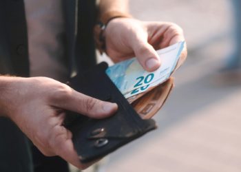 Αντιδράσεις-στην-Γερμανία-για-τα-χίλια-ευρώ-μπόνους-στους-εργαζομένους,-δεν-είναι-για-όλους