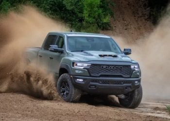 Η-stellantis-προσλαμβάνει-(πολλούς)-μηχανικούς-και-έχει-λόγο