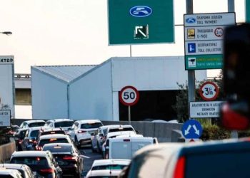Κίνηση-στους-δρόμους:-Καραμπόλα-3-οχημάτων-στην-Αττική-οδό-–-Καθυστερήσεις-30-λεπτών