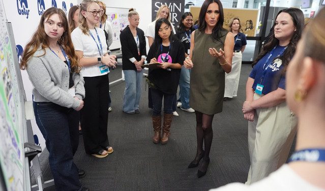 Νέες-αιχμές-της-Μέγκαν-Μαρκλ-για-την-είσοδό-της-στη-βασιλική-οικογένεια:-«Δέχομαι-bullying-κάθε-μέρα-για-10-χρόνια»