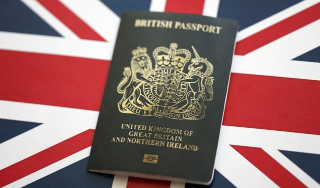 Τέλος-οι-σφραγίδες-στα-ελληνικά-αεροδρόμια-στα-διαβατήρια-των-Βρετανών