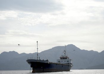 Στενά-του-Ορμούζ:-Πέρασαν-δυο-δεξαμενόπλοια-για-το-Ιράκ-παρά-τον-αμερικανικό-αποκλεισμό