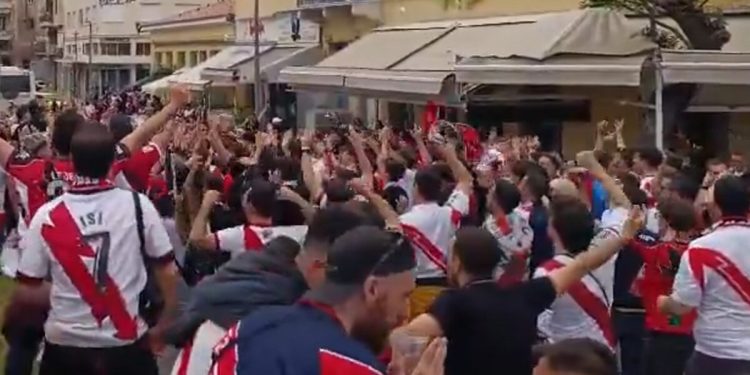 ΑΕΚ-–-Ράγιο-Βαγιεκάνο:-Ατμόσφαιρα-κερκίδας-στο-κέντρο-της-Αθήνας-από-τους-Ισπανούς