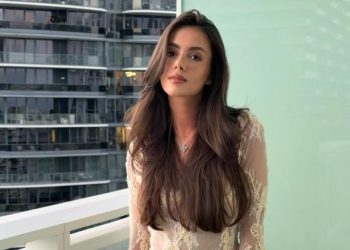 Η-δαντέλα-επιστρέφει-και-η-Νταίζη-Νίκα-δείχνει-πώς-φοριέται-σωστά-και-ενημερωμένα