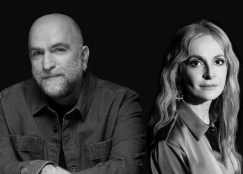 Τι-συμβαίνει-όταν-ο-Σταύρος-Ξαρχάκος-συναντά-μουσικά-τον-γιο-του;-Το-αποτέλεσμα-είναι-το-«Ταξίδι-για-το-Σάντα-Φε»