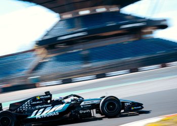 formula-1:-mclaren,-mercedes-και-alpine-μπήκαν-ξανά-στην-πίστα