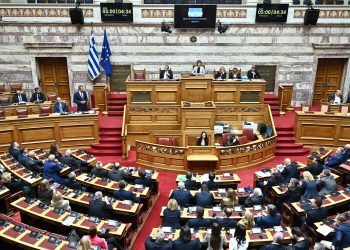 Μετωπική-σύγκρουση-στη-Βουλή:-Επίθεση-από-τα-κόμματα-της-ελάσσονος-αντιπολίτευσης-κατά-της-κυβέρνησης