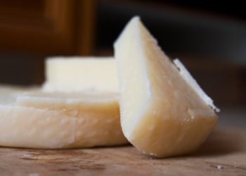 Αποζημιώσεις-8-εκατομμυρίων-ευρώ-για-τυροκομικές-επιχειρήσεις-στη-Λέσβο-λόγω-αφθώδους-πυρετού