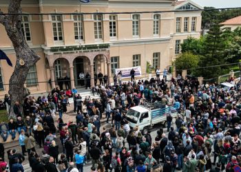 Λέσβος:-Βράζει-το-νησί-με-τις-επιπτώσεις-του-αφθώδους-πυρετού-–-Κρίσιμο-ραντεβού-με-Σχοινά-για-τους-κτηνοτρόφους