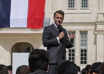 Ο-Μακρόν-προτείνει-«μία-ημέρα-χωρίς-ίντερνετ»-κάθε-μήνα-στους-νέους-–-Η-ελληνική-λέξη-που-χρησιμοποίησε