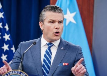 Χέγκσεθ:-Ελέγχουμε-τα-Στενά-του-Ορμούζ,-με-το-10%-της-ναυτικής-μας-δύναμης-–-«Παρακολουθούμε-τις-κινήσεις-σας»-λέει-στο-Ιράν