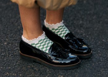 Οι-fashionable-κάλτσες-που-αλλάζουν-το-styling-σας-–-Το-detail-που-αξίζει-να-τολμήσετε