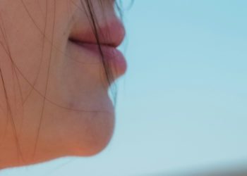 Οι-άνθρωποι-είναι-τα-μόνα-πρωτεύοντα-θηλαστικά-με-πηγούνι-και-οι-επιστήμονες-κατάλαβαν-γιατί