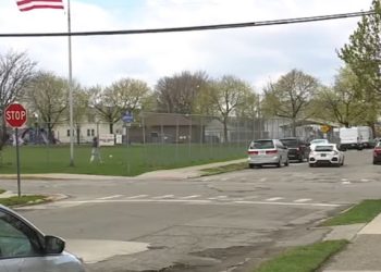 Υπάλληλος-βενζινάδικου-έσωσε-16χρονη-που-είχε-απαχθεί-από-άγνωστο,-αφού-σχημάτισε-με-τα-χείλη-της-τη-λέξη-«Βοήθεια»