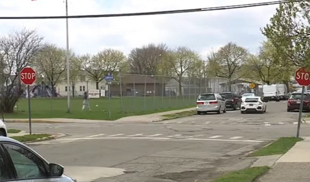 Υπάλληλος-βενζινάδικου-έσωσε-16χρονη-που-είχε-απαχθεί-από-άγνωστο,-αφού-σχημάτισε-με-τα-χείλη-της-τη-λέξη-«Βοήθεια»