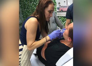 Κορυφαία-γιατρός-στην-εντατικής-κατηγορείται-για-χρήση-ναρκωτικών-και-κατανάλωση-αλκοόλ-ενώ-εργαζόταν,-ωστόσο,-της-επιτρέπεται-ακόμα-να-χειρουργεί