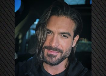 Ο-Άρης-Μουγκοπέτρος-επέστρεψε-στο-στούντιο-ηχογράφησης-έναν-χρόνο-μετά-τον-ακρωτηριασμό-των-δαχτύλων-του