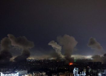 Βομβαρδισμοί-στη-Βηρυτό-τη-στιγμή-που-άρχιζε-η-δεκαήμερη-κατάπαυση-του-πυρός-Ισραήλ-και-Λιβάνου